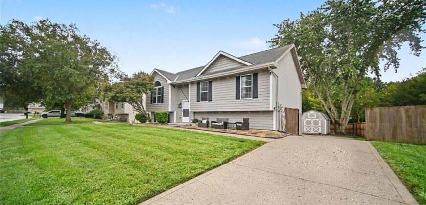1001 NE 194th Terrace, Smithville, MO 64089