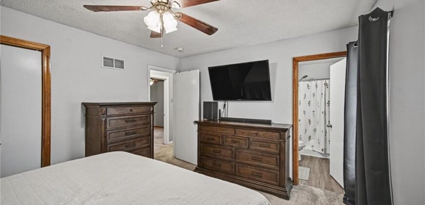 1001 NE 194th Terrace, Smithville, MO 64089