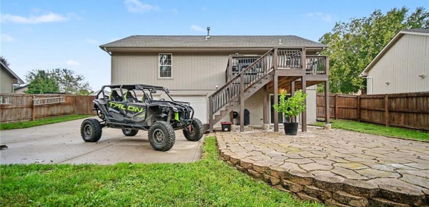 1001 NE 194th Terrace, Smithville, MO 64089