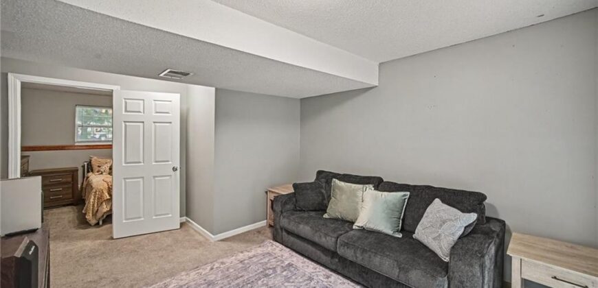 1001 NE 194th Terrace, Smithville, MO 64089
