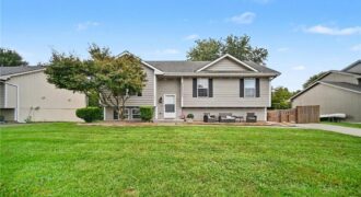 1001 NE 194th Terrace, Smithville, MO 64089