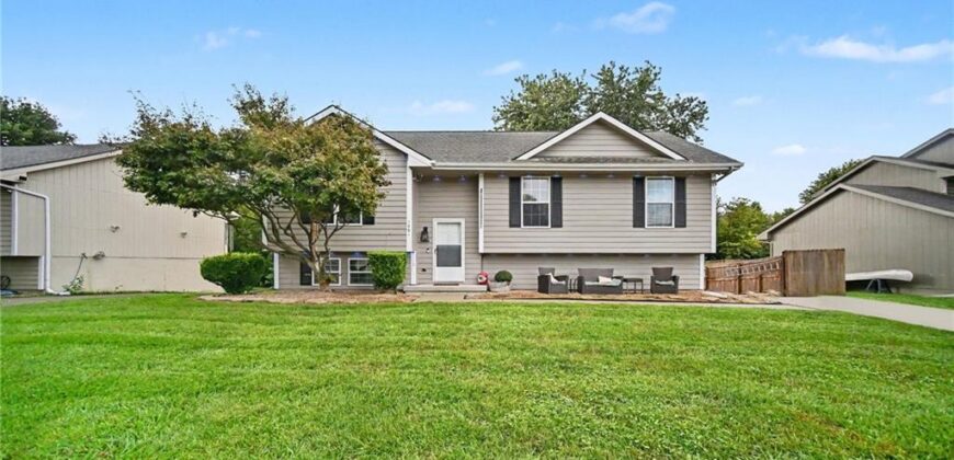 1001 NE 194th Terrace, Smithville, MO 64089