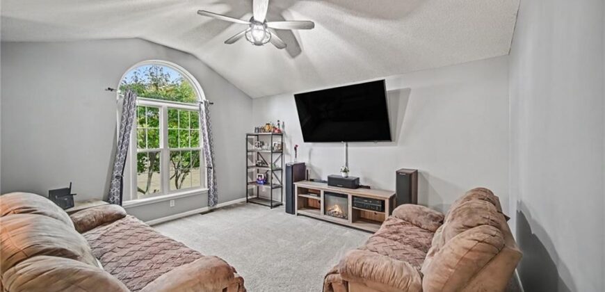 1001 NE 194th Terrace, Smithville, MO 64089