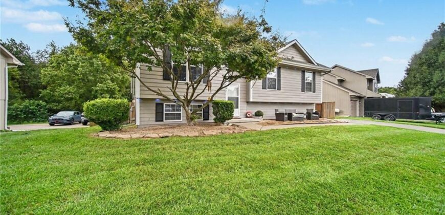 1001 NE 194th Terrace, Smithville, MO 64089