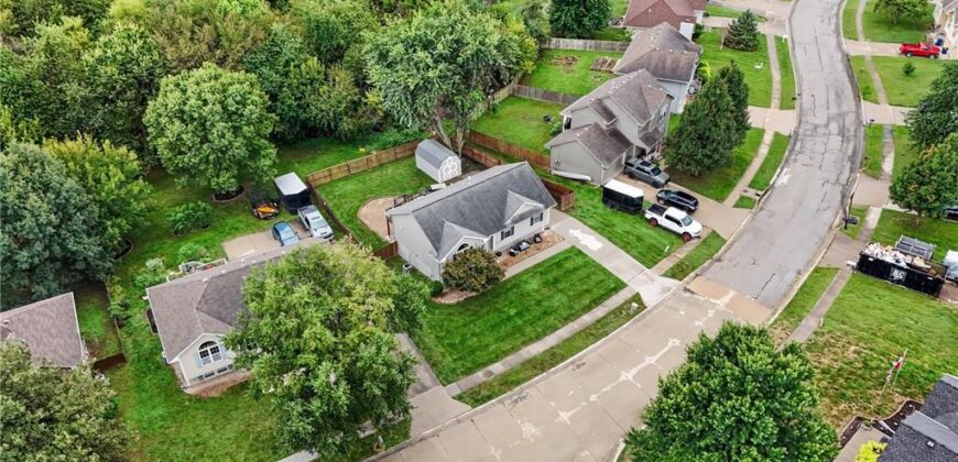 1001 NE 194th Terrace, Smithville, MO 64089