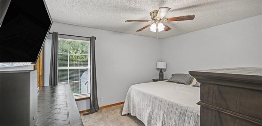 1001 NE 194th Terrace, Smithville, MO 64089