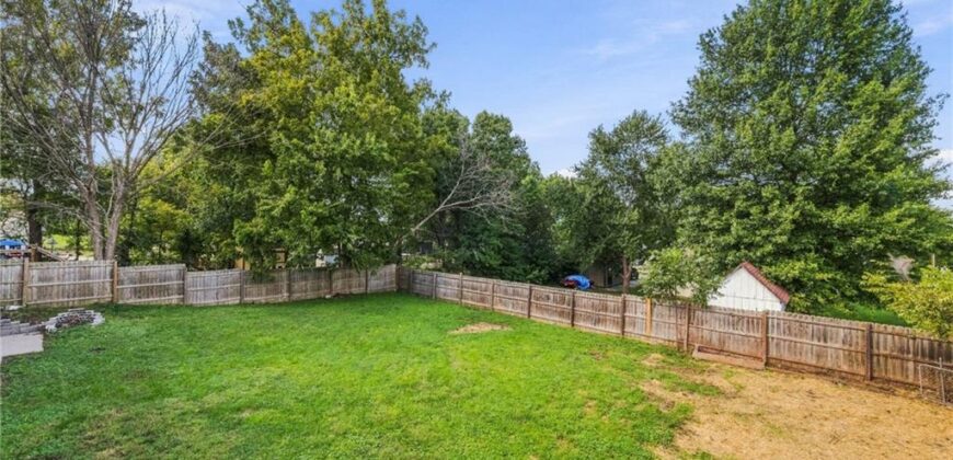 512 E Woods Street, Smithville, MO 64089