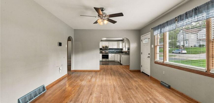 512 E Woods Street, Smithville, MO 64089