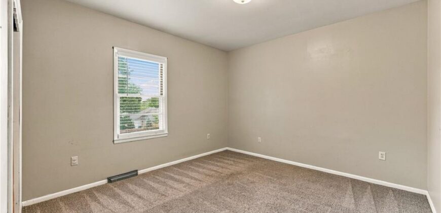 512 E Woods Street, Smithville, MO 64089