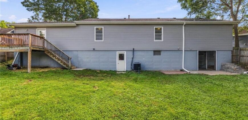 512 E Woods Street, Smithville, MO 64089