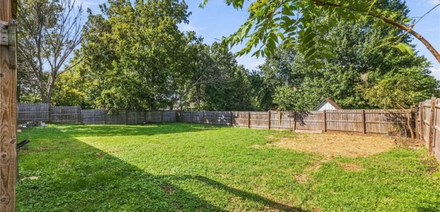 512 E Woods Street, Smithville, MO 64089
