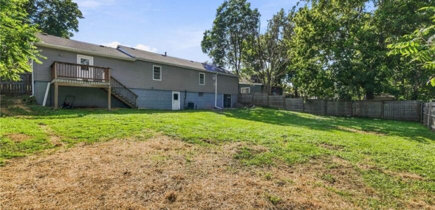 512 E Woods Street, Smithville, MO 64089