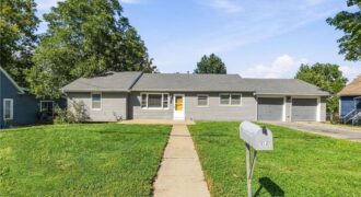 512 E Woods Street, Smithville, MO 64089