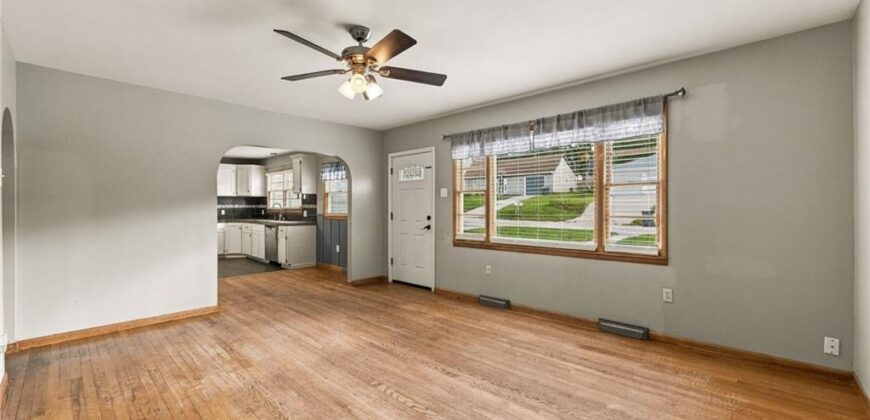 512 E Woods Street, Smithville, MO 64089