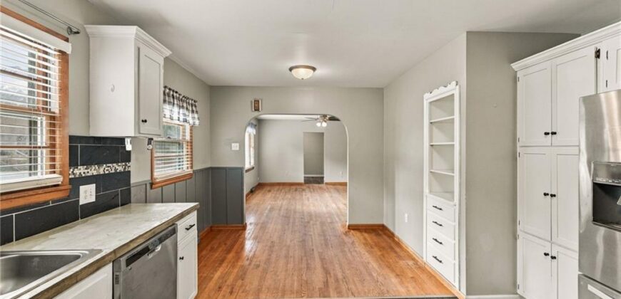 512 E Woods Street, Smithville, MO 64089
