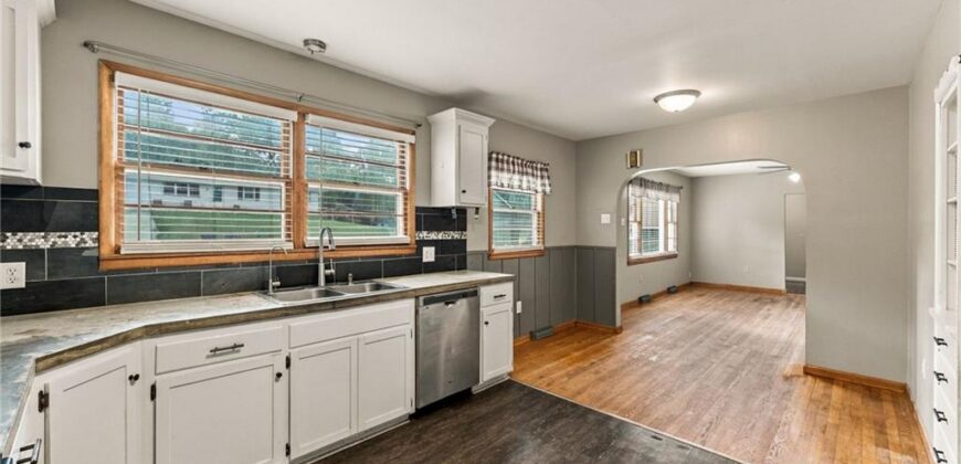 512 E Woods Street, Smithville, MO 64089
