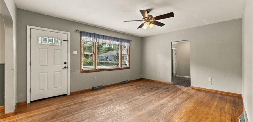 512 E Woods Street, Smithville, MO 64089
