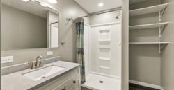 512 E Woods Street, Smithville, MO 64089