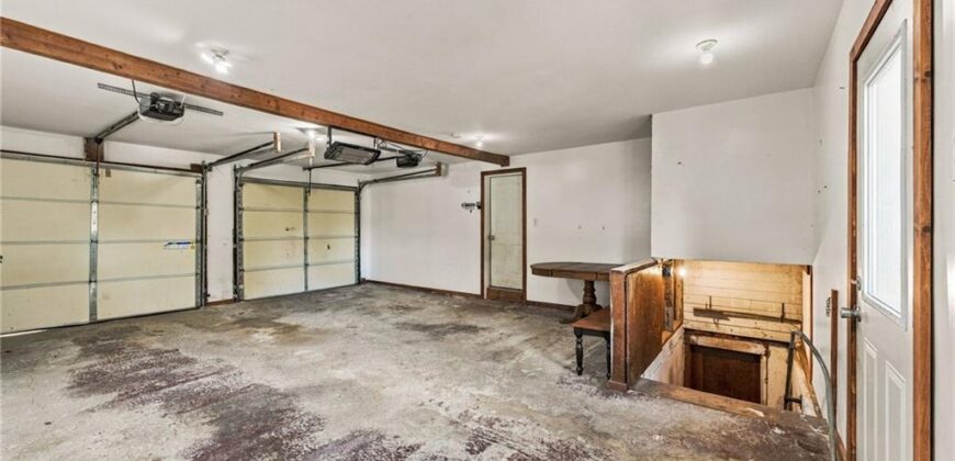 512 E Woods Street, Smithville, MO 64089