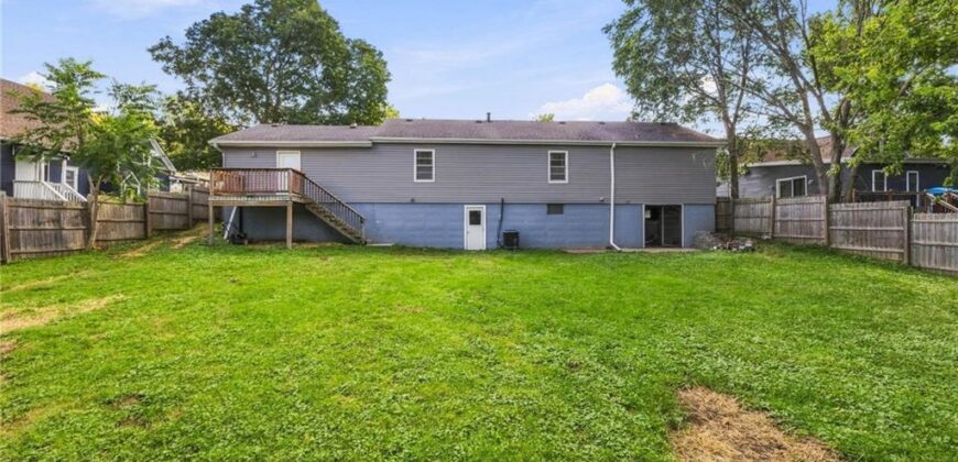 512 E Woods Street, Smithville, MO 64089