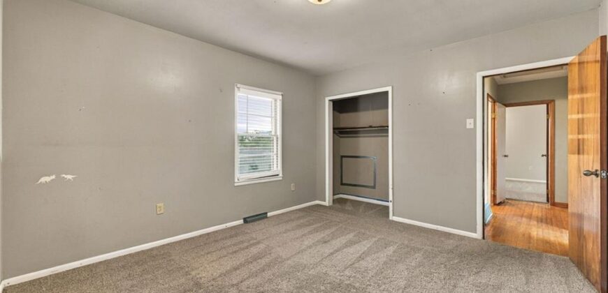 512 E Woods Street, Smithville, MO 64089