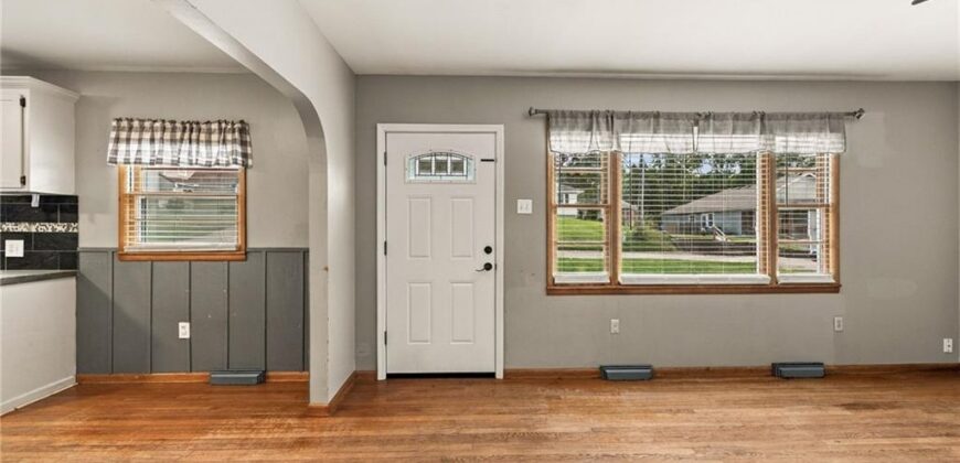 512 E Woods Street, Smithville, MO 64089