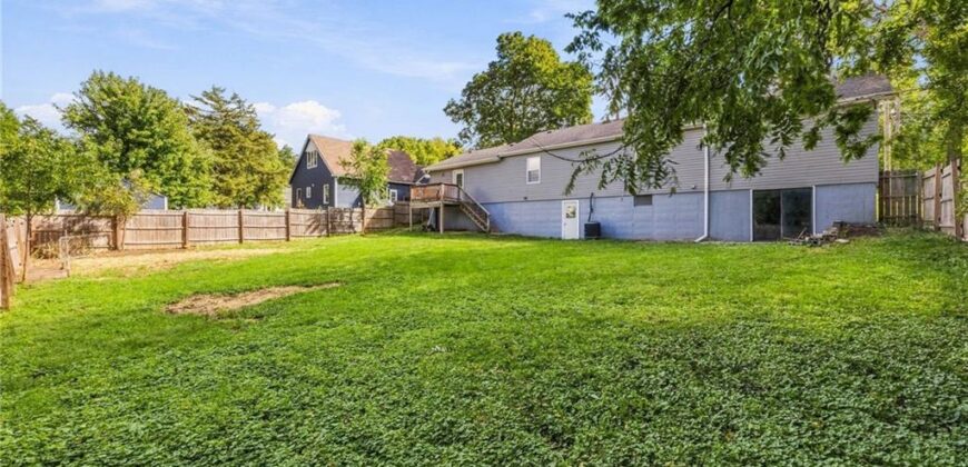 512 E Woods Street, Smithville, MO 64089