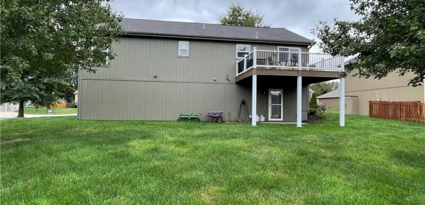 920 E 8th St Circle, Kearney, MO 64060