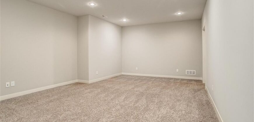 8117 N Farley Avenue, Kansas City, MO 64158