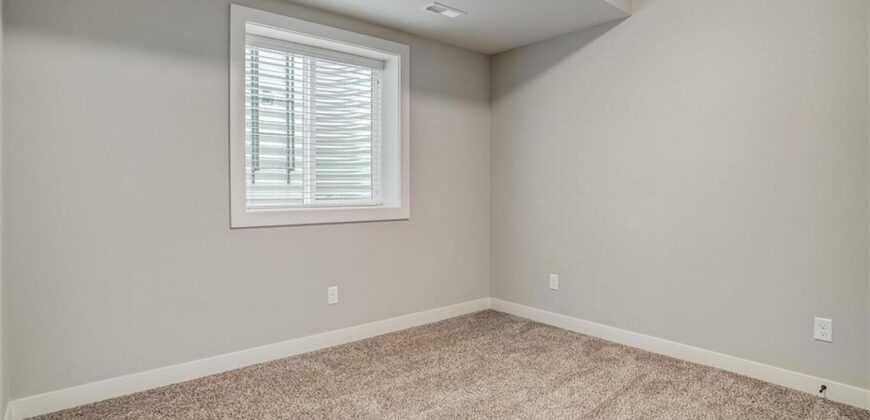 8117 N Farley Avenue, Kansas City, MO 64158