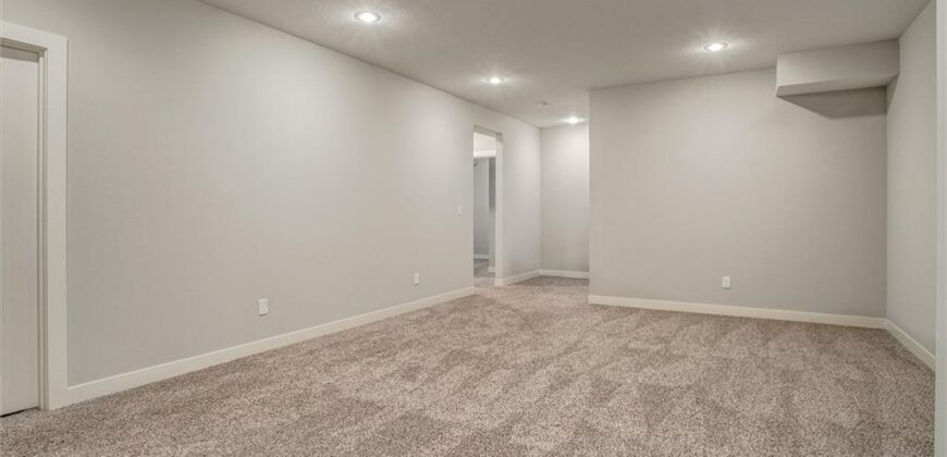 8117 N Farley Avenue, Kansas City, MO 64158