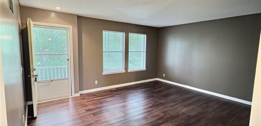 301 E 17th Street, Kearney, MO 64060