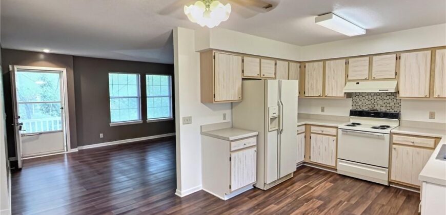 301 E 17th Street, Kearney, MO 64060