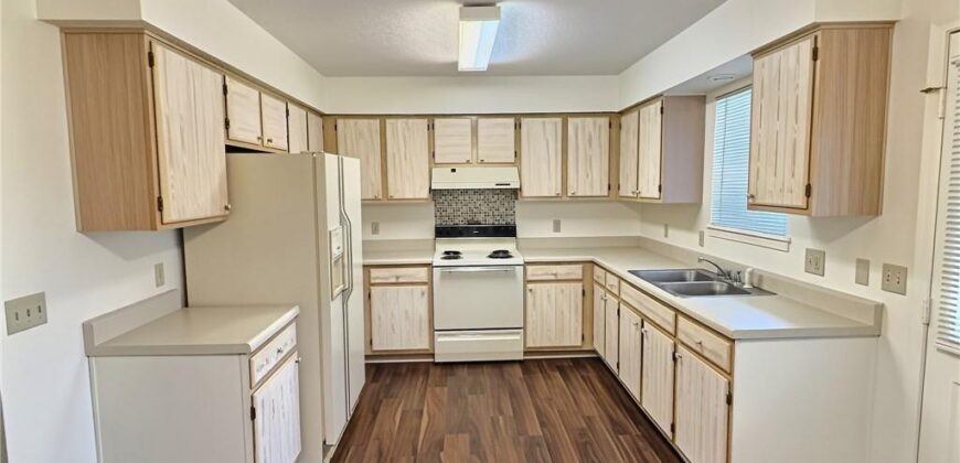 301 E 17th Street, Kearney, MO 64060