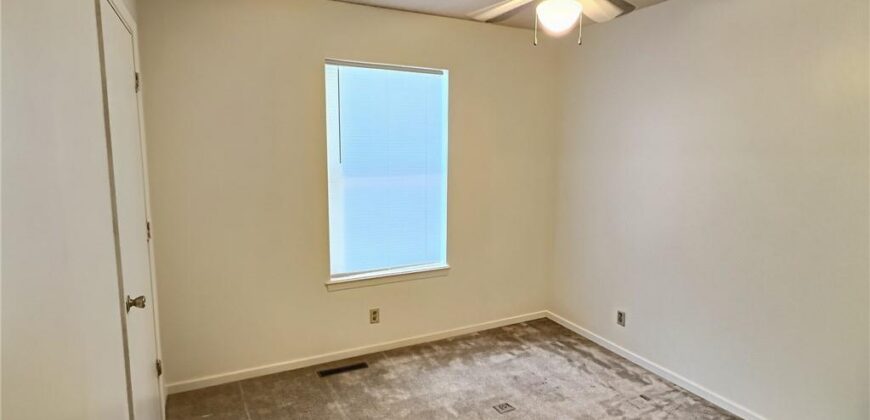 301 E 17th Street, Kearney, MO 64060
