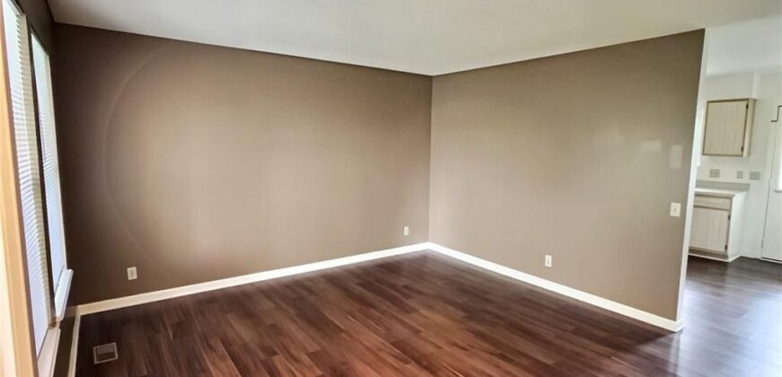 301 E 17th Street, Kearney, MO 64060