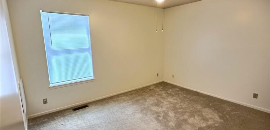 301 E 17th Street, Kearney, MO 64060