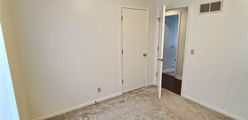 301 E 17th Street, Kearney, MO 64060