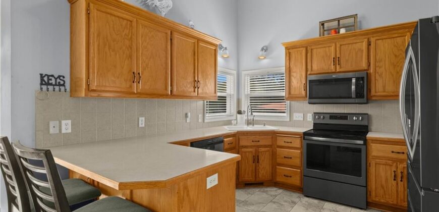 407 KILLARNEY Lane, Smithville, MO 64089