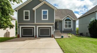 407 KILLARNEY Lane, Smithville, MO 64089