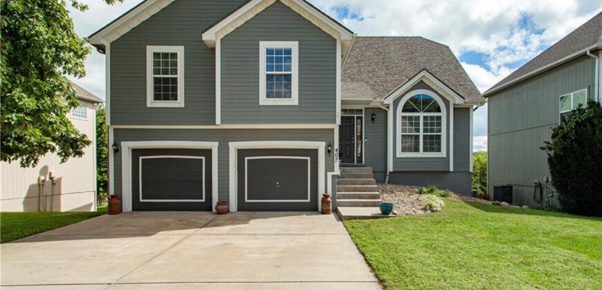 407 KILLARNEY Lane, Smithville, MO 64089