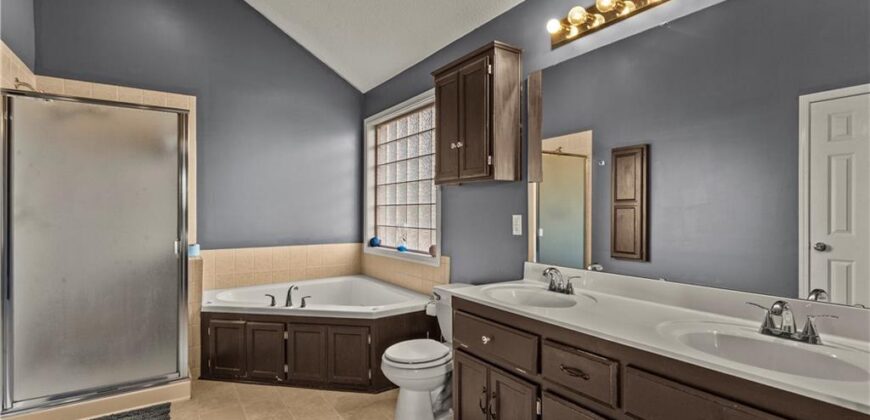 407 KILLARNEY Lane, Smithville, MO 64089
