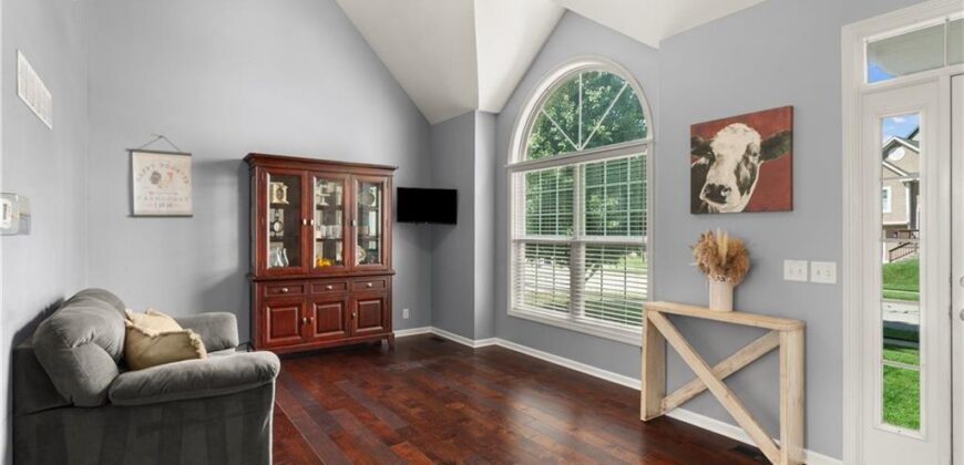 407 KILLARNEY Lane, Smithville, MO 64089