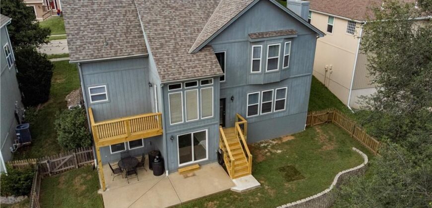 407 KILLARNEY Lane, Smithville, MO 64089