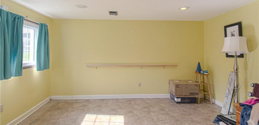 6442 NW 49th Street, Kansas City, MO 64151