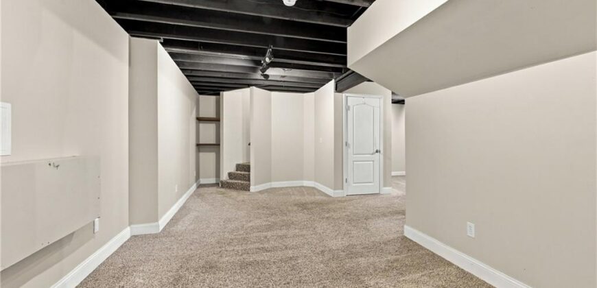 9644 N Adrian Avenue, Kansas City, MO 64154