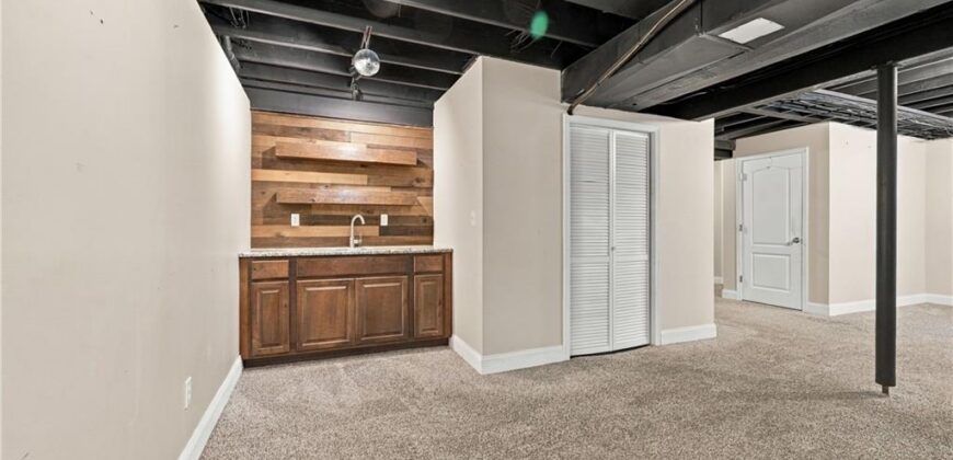 9644 N Adrian Avenue, Kansas City, MO 64154