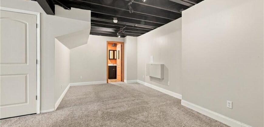 9644 N Adrian Avenue, Kansas City, MO 64154