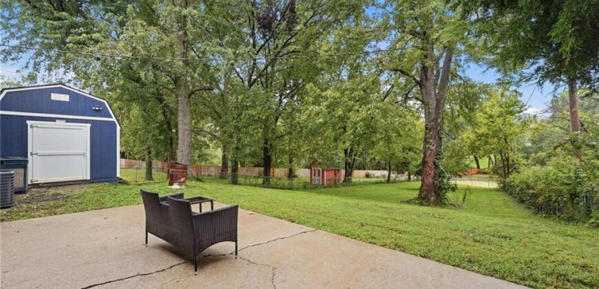 6870 N Montrose Avenue, Kansas City, MO 64151