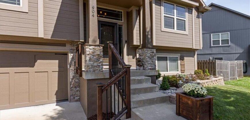 904 NW 110th Terrace, Kansas City, MO 64155